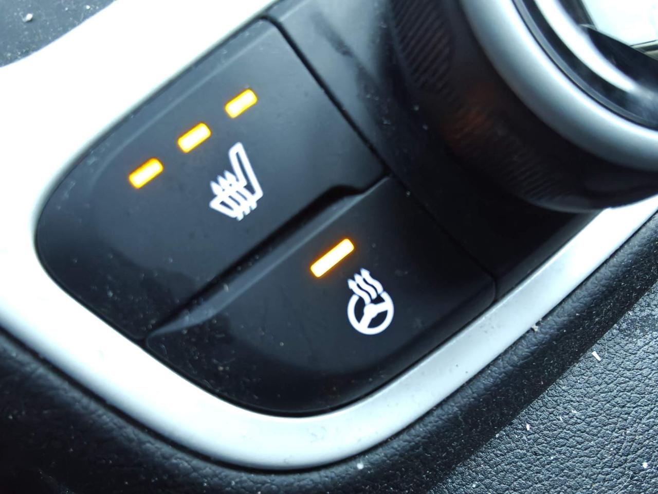 2024 Hyundai Venue Ultimate w/Black Interior 4dr Front-Wheel Drive Photo