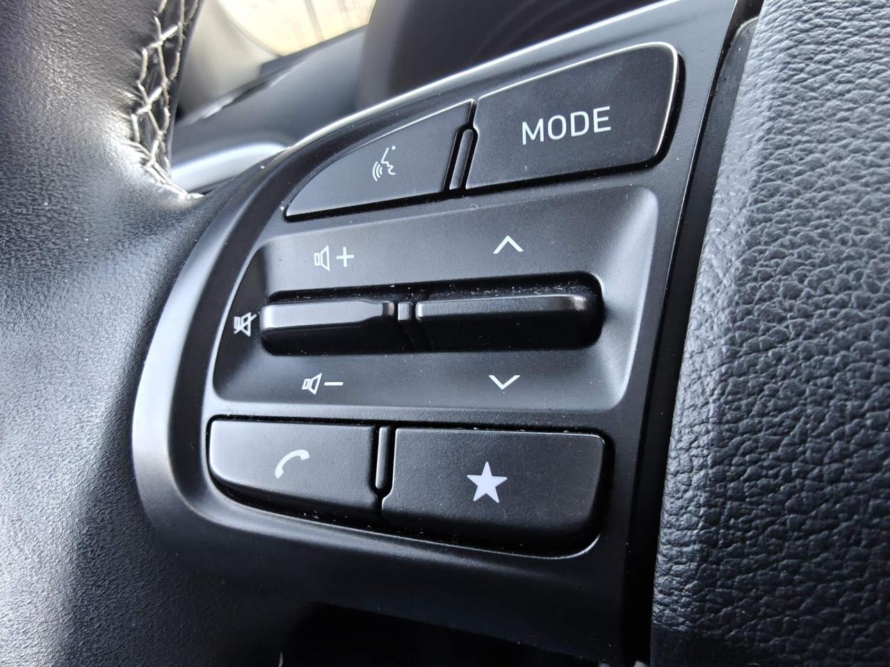 2024 Hyundai Venue Ultimate w/Black Interior 4dr Front-Wheel Drive Photo