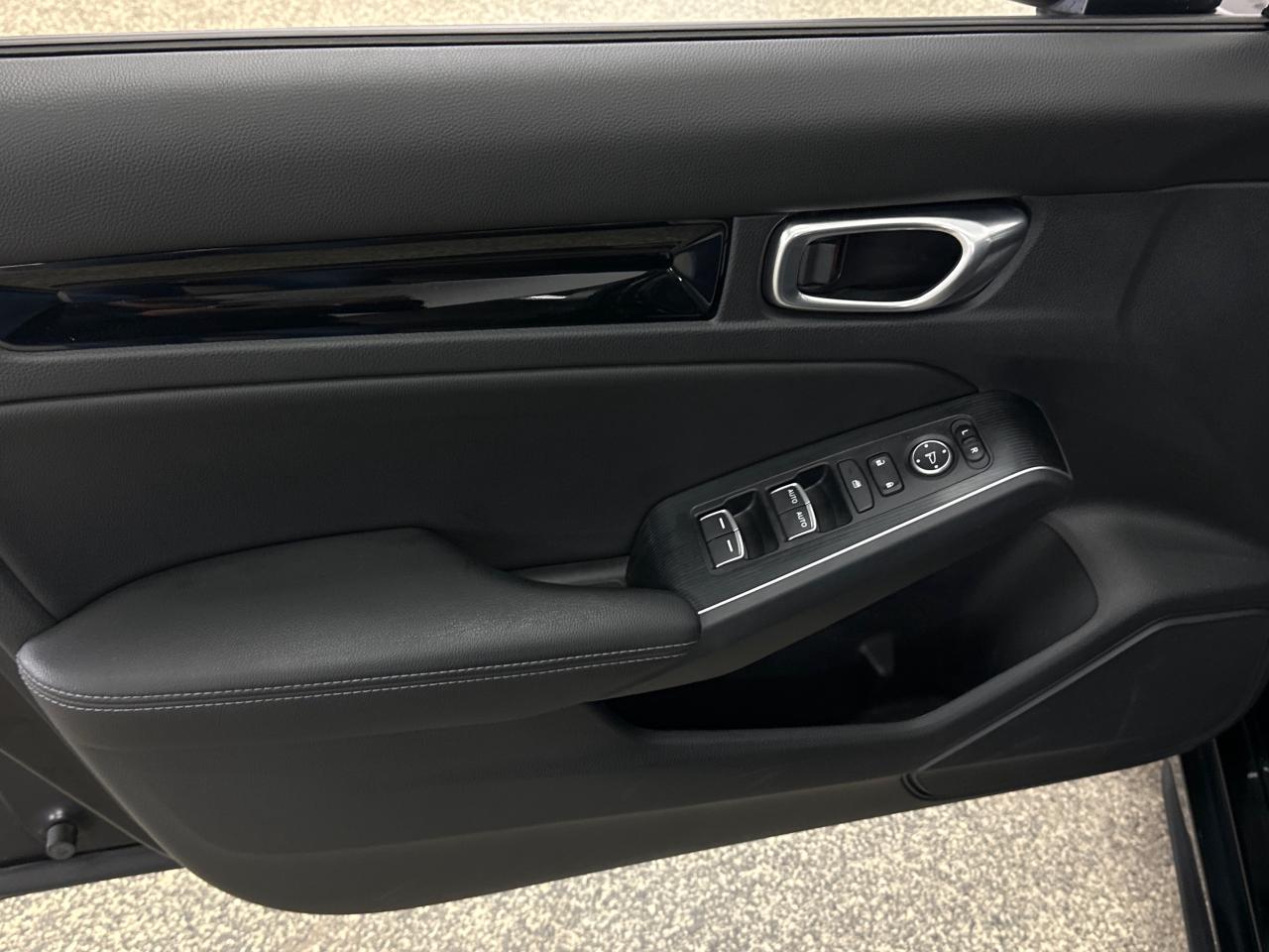 2023 Honda Civic Sport Touring 4dr Hatchback Photo