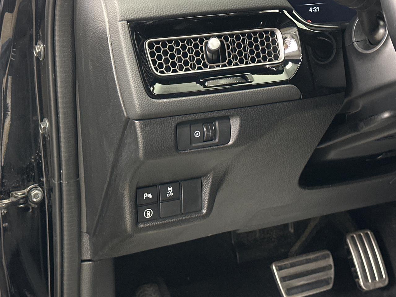 2023 Honda Civic Sport Touring 4dr Hatchback Photo