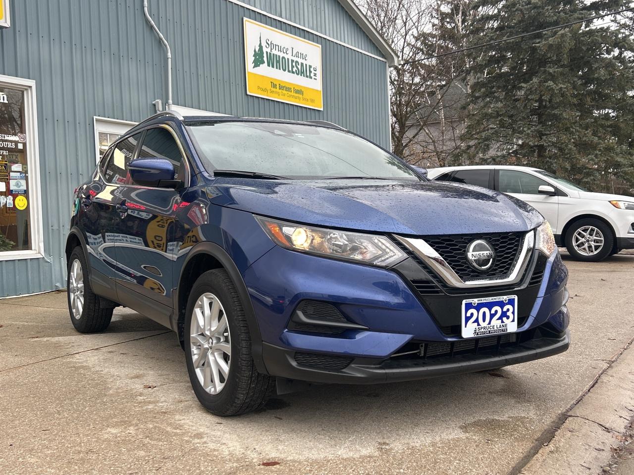 2023 Nissan Qashqai SV   ** MOONROOF ** AWD ** Photo2