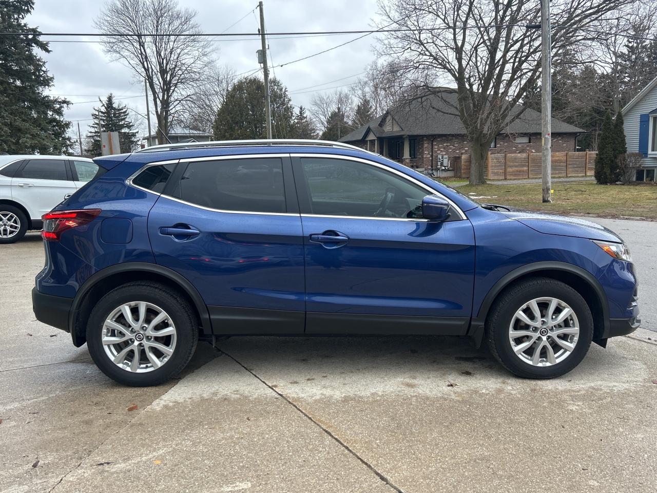 2023 Nissan Qashqai SV   ** MOONROOF ** AWD ** Photo3