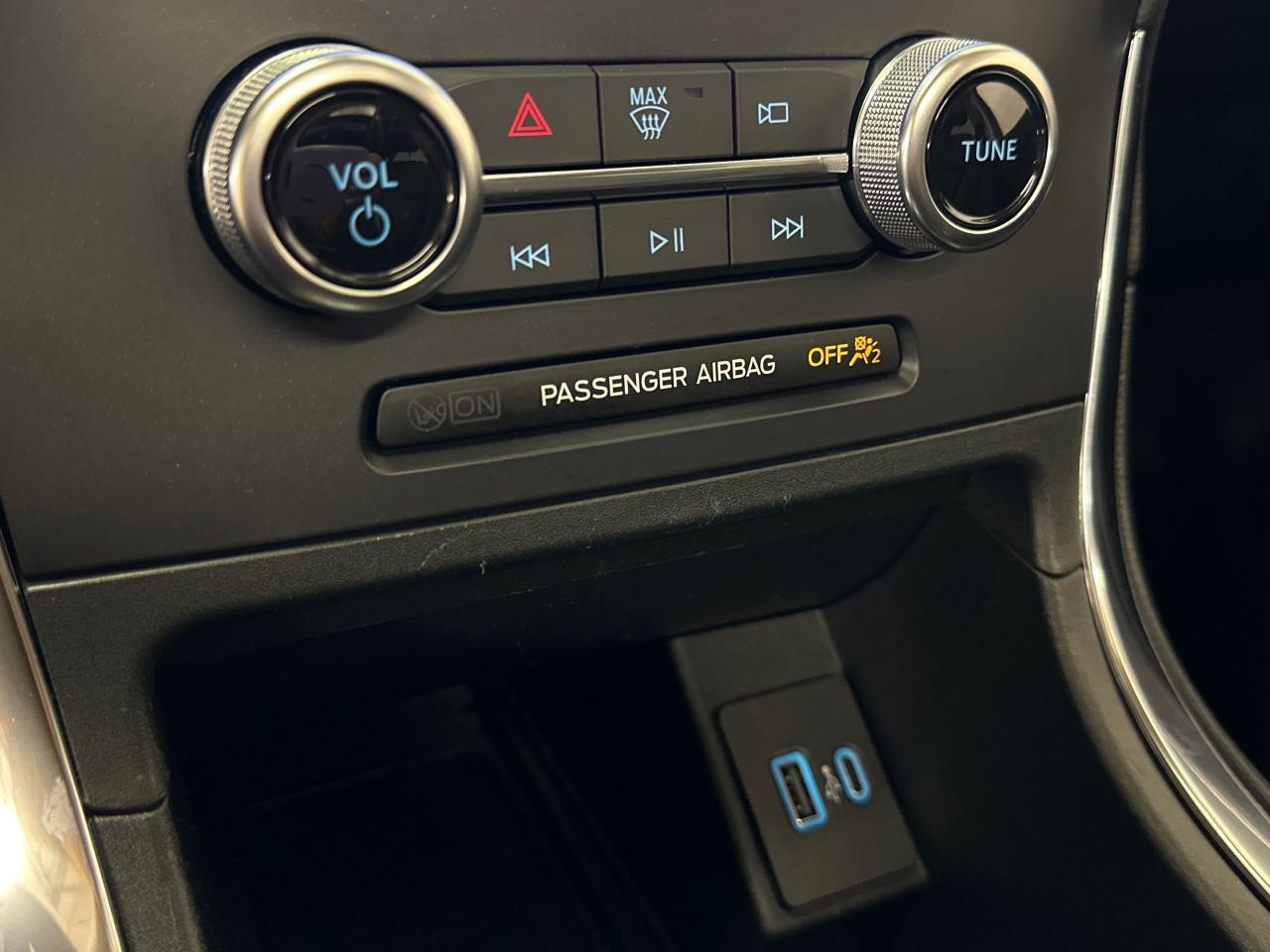 2024 Ford Edge TITANIUM 4DR ALL-WHEEL DRIVE Photo