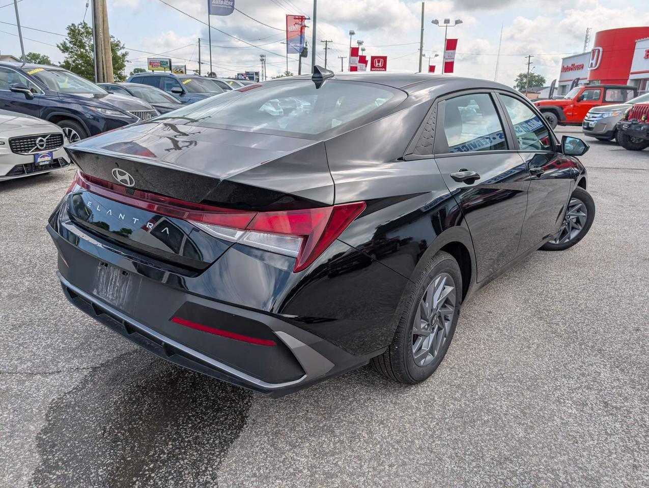 2024 Hyundai Elantra PREFERRED 4DR SEDAN Photo3