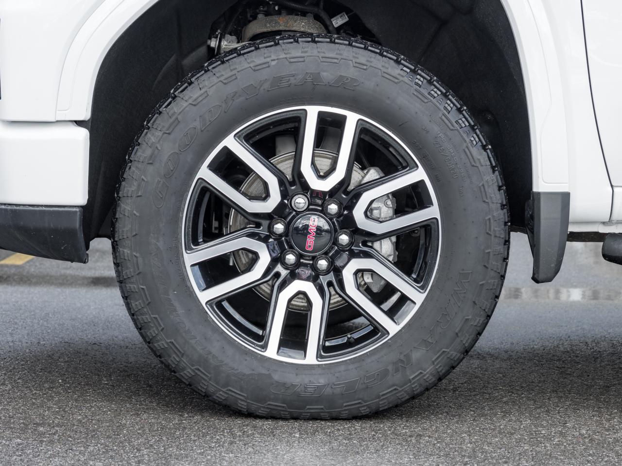 2025 GMC Sierra 1500 4WD Crew Cab 147  AT4 Photo3