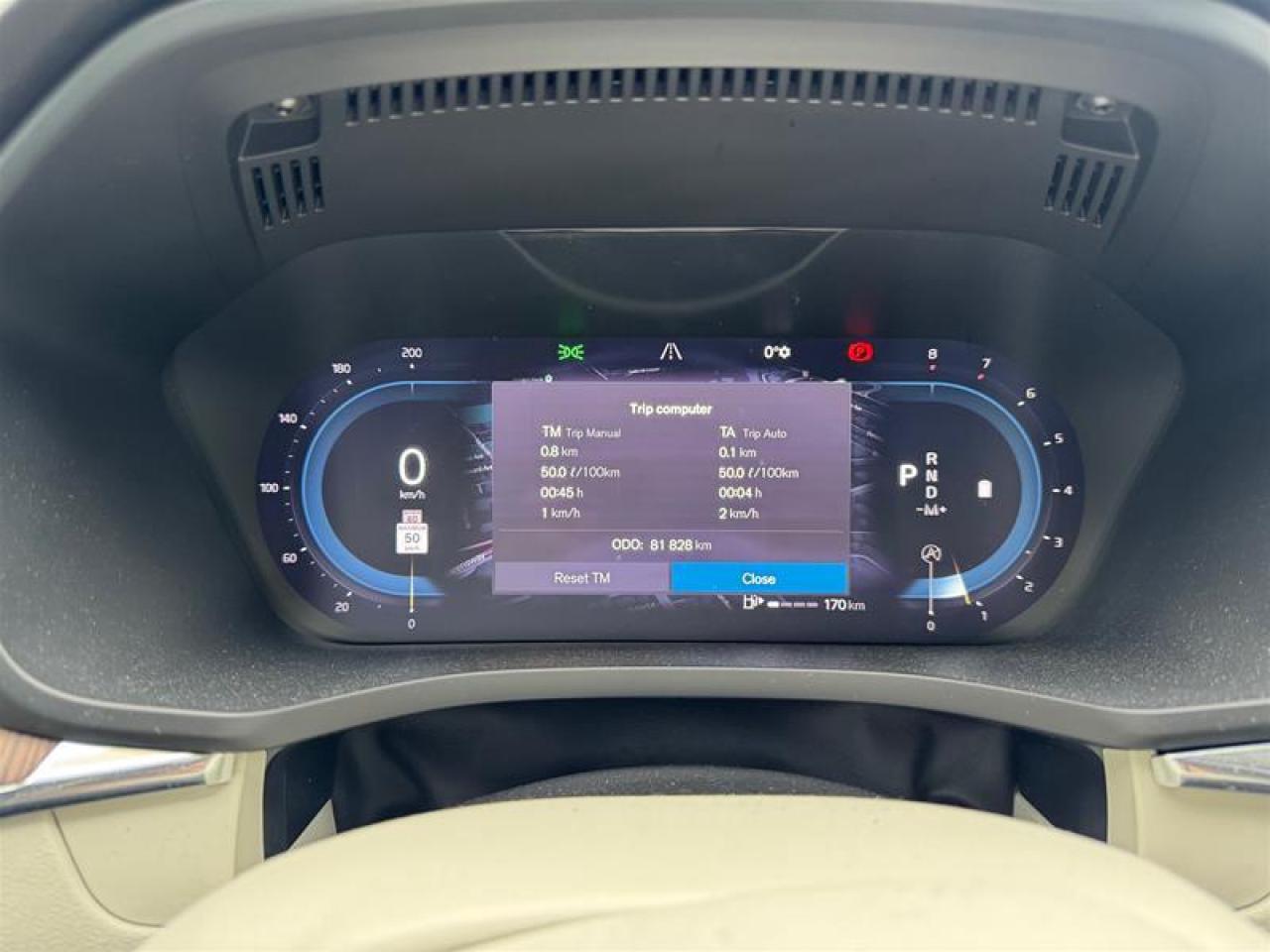 2022 Volvo XC60 B6 AWD Momentum Photo