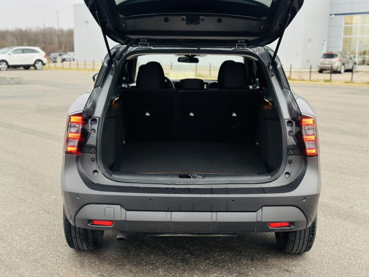 2025 Nissan Kicks SV Photo