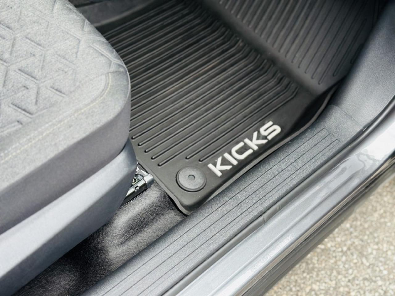 2025 Nissan Kicks SV Photo