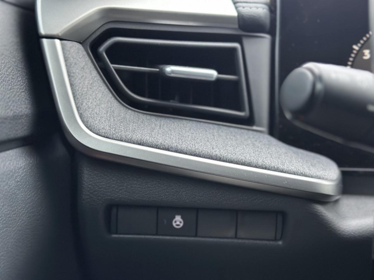 2025 Nissan Kicks SV Photo