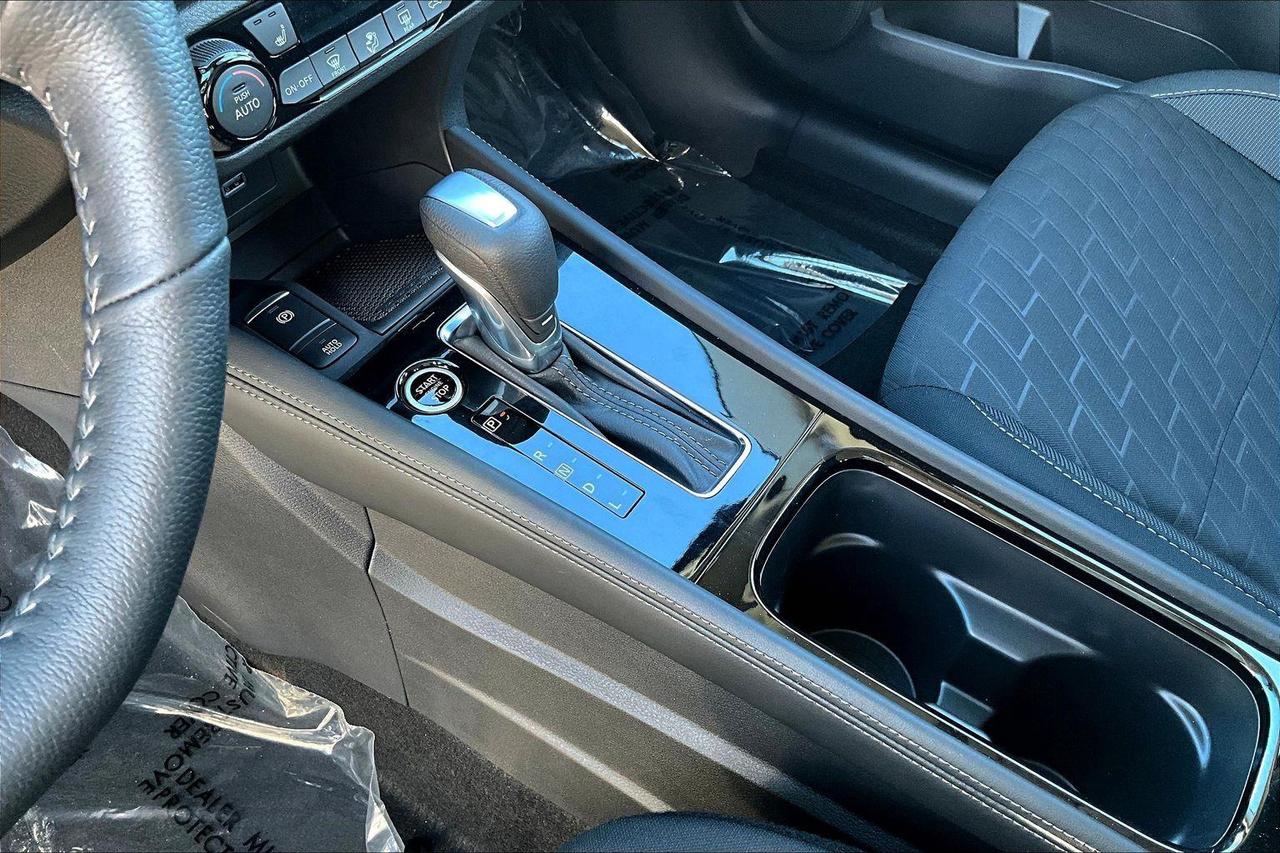 2025 Nissan Kicks Play SV 4dr Front-Wheel Drive Photo