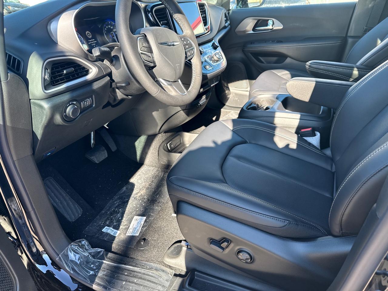 2026 Chrysler Grand Caravan SXT Front-Wheel Drive Passenger Van Photo