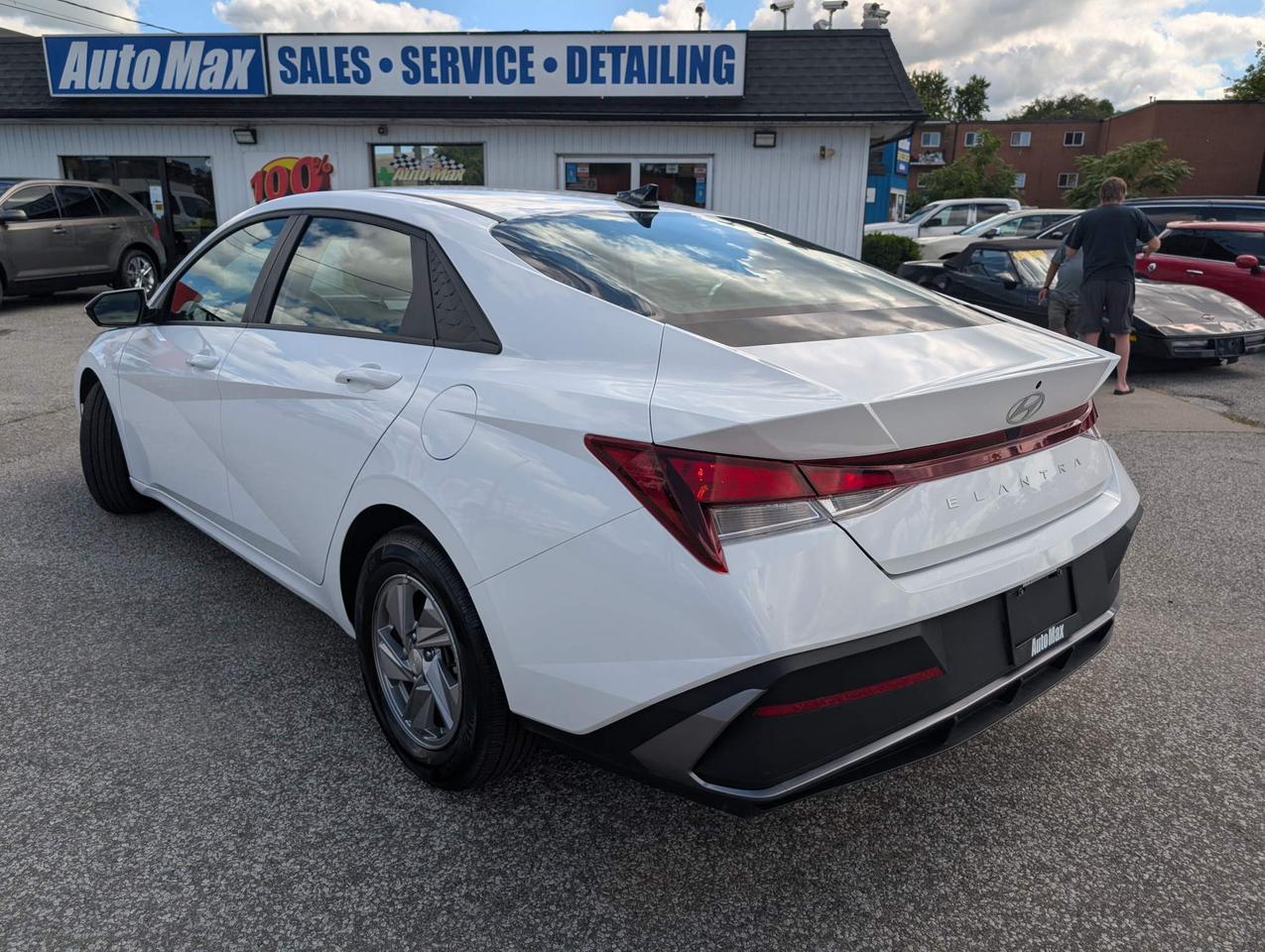 2024 Hyundai Elantra ESSENTIAL 4DR SEDAN Photo