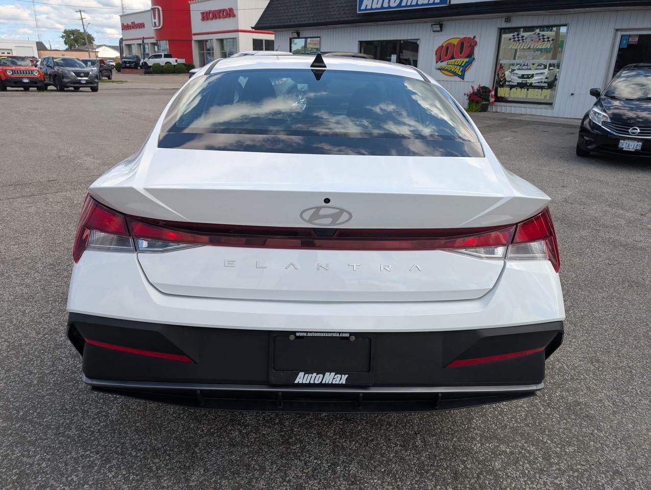 2024 Hyundai Elantra ESSENTIAL 4DR SEDAN Photo