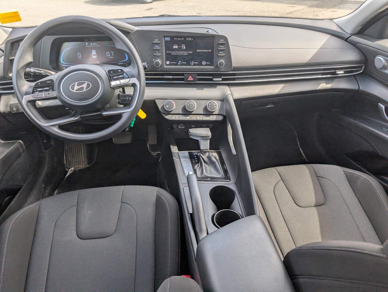 2024 Hyundai Elantra ESSENTIAL 4DR SEDAN Photo