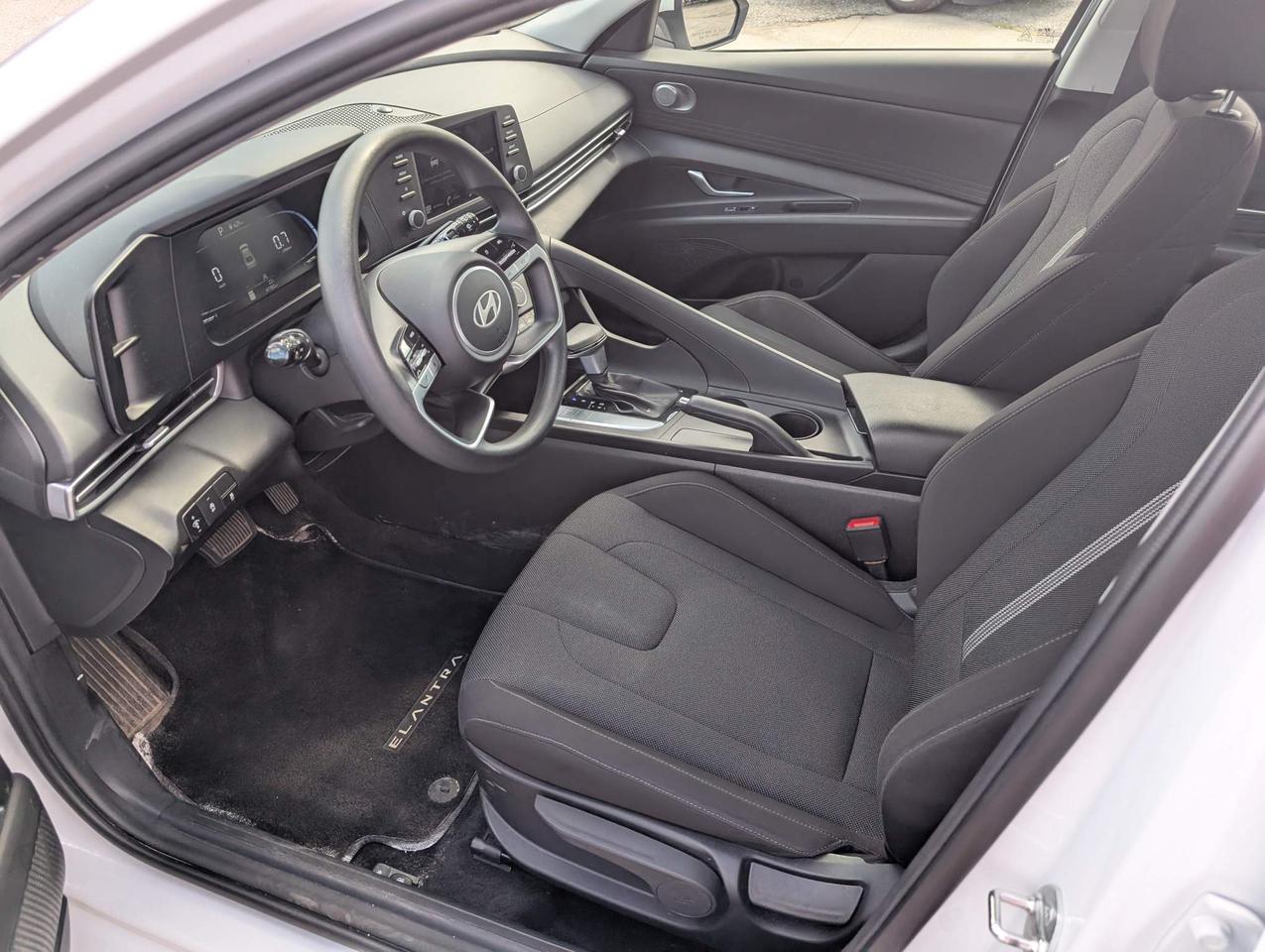 2024 Hyundai Elantra ESSENTIAL 4DR SEDAN Photo