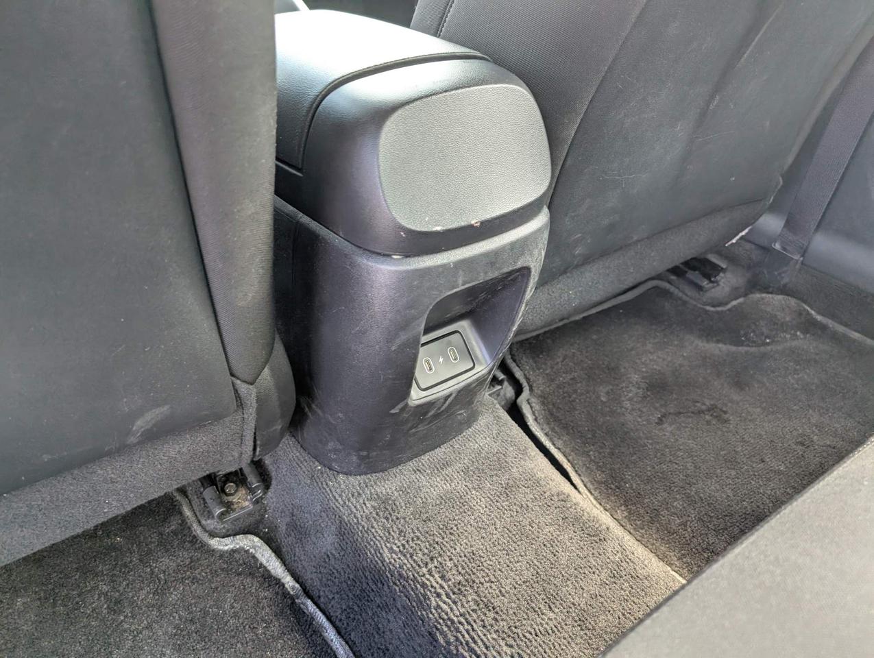 2024 Hyundai Elantra ESSENTIAL 4DR SEDAN Photo