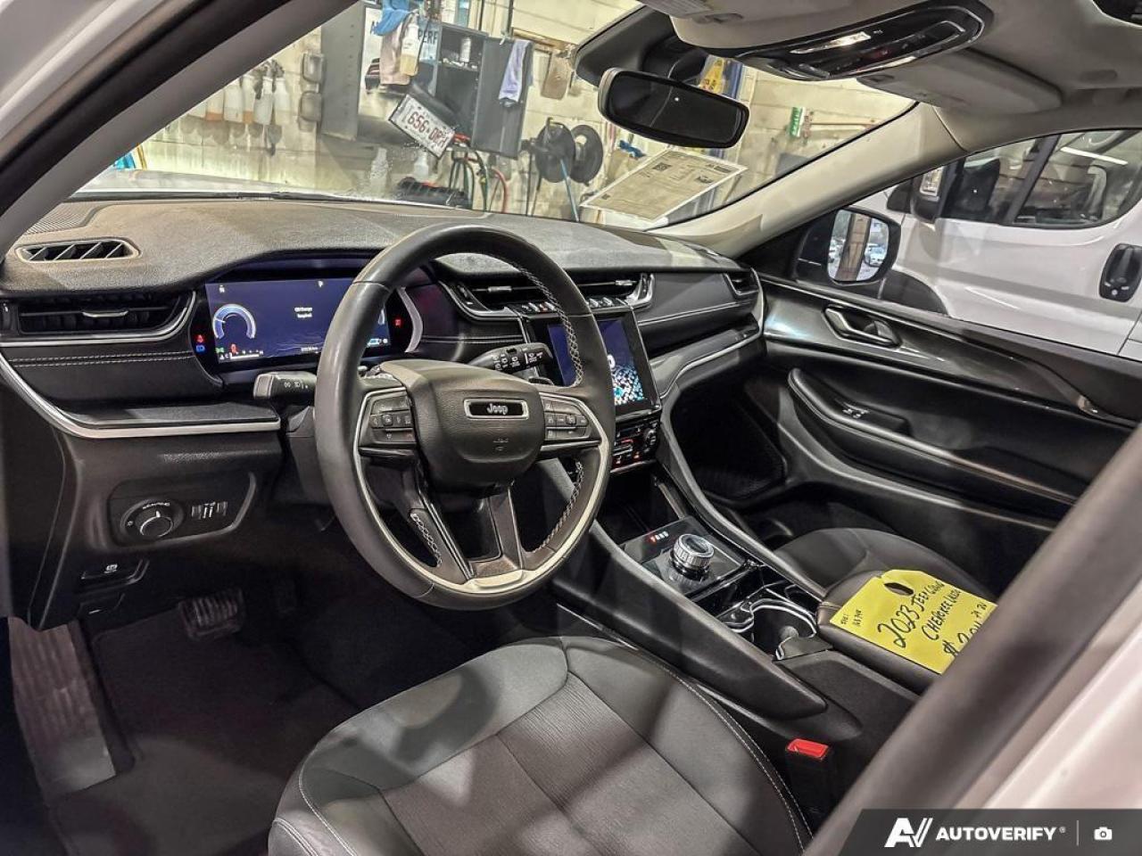 2023 Jeep Grand Cherokee Laredo 4dr 4x4 Photo