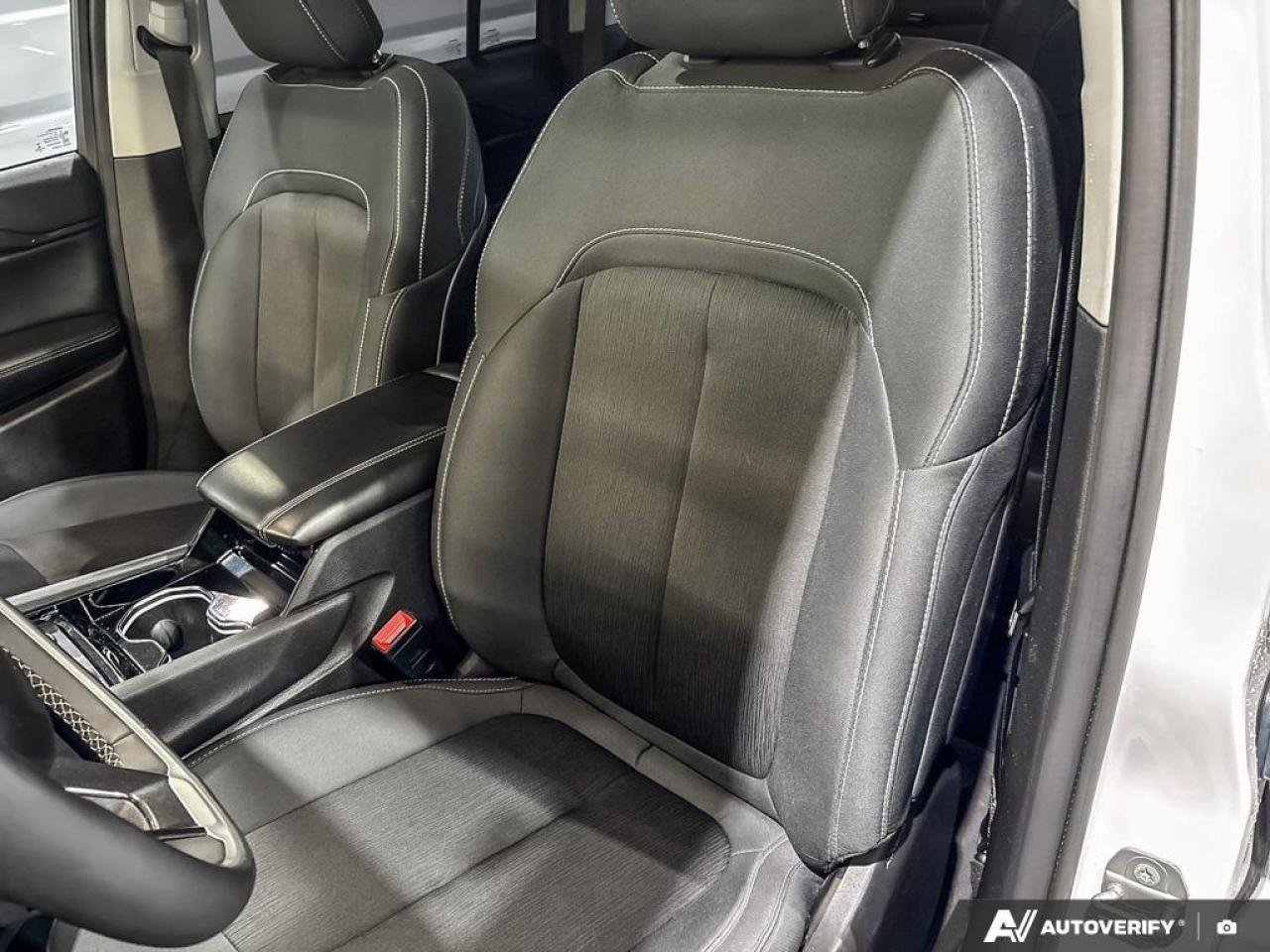 2023 Jeep Grand Cherokee Laredo 4dr 4x4 Photo