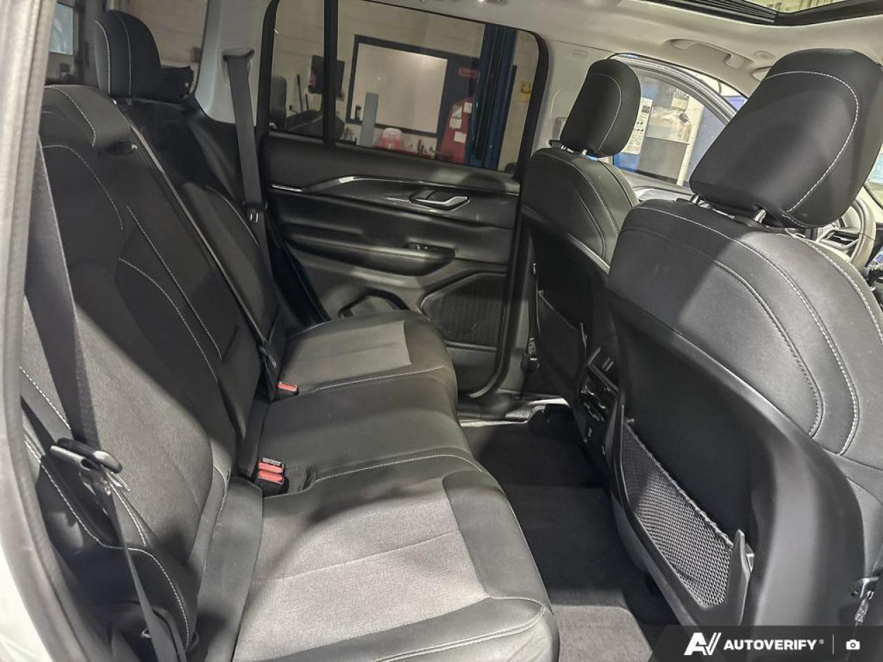 2023 Jeep Grand Cherokee Laredo 4dr 4x4 Photo