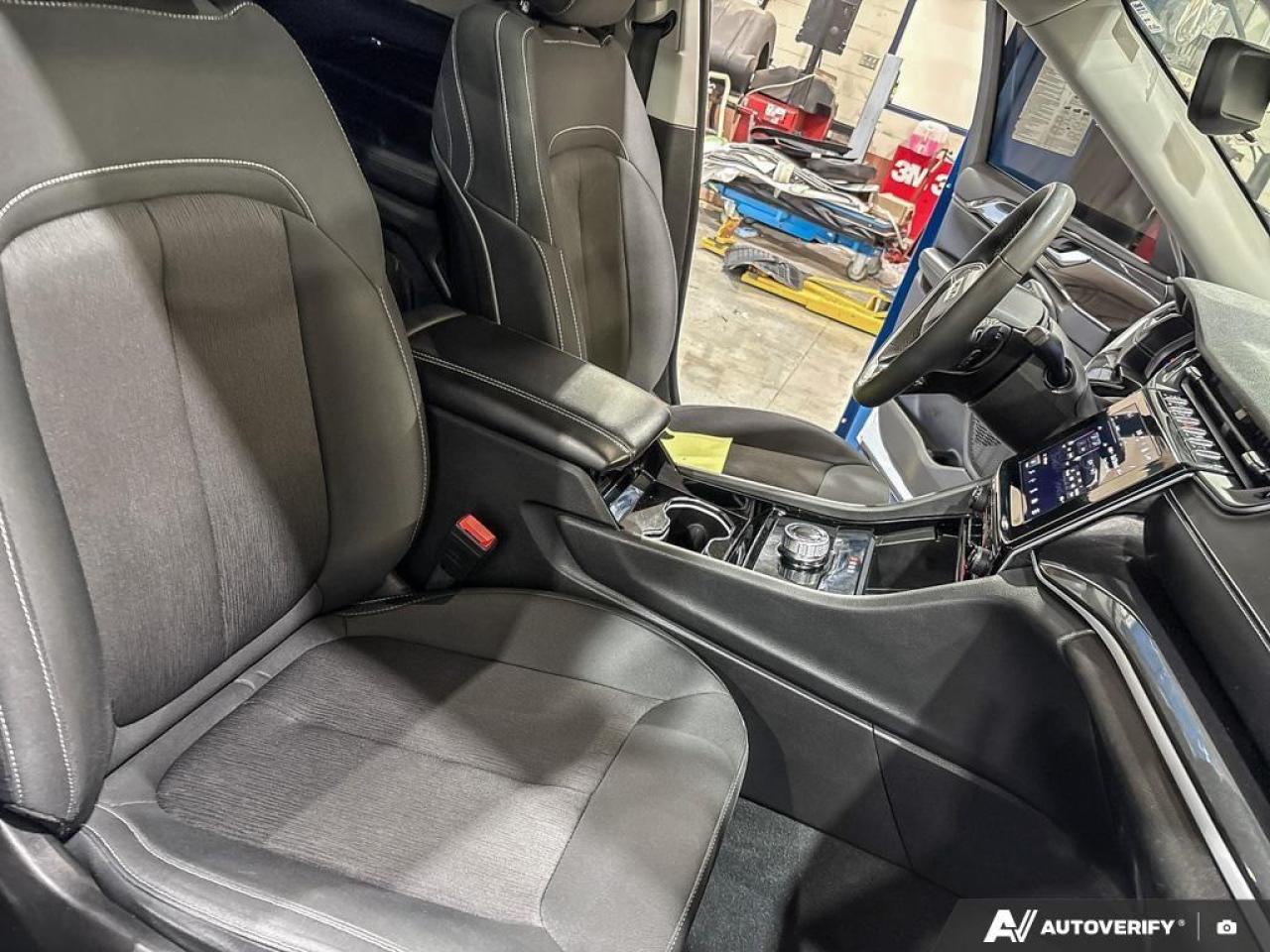 2023 Jeep Grand Cherokee Laredo 4dr 4x4 Photo