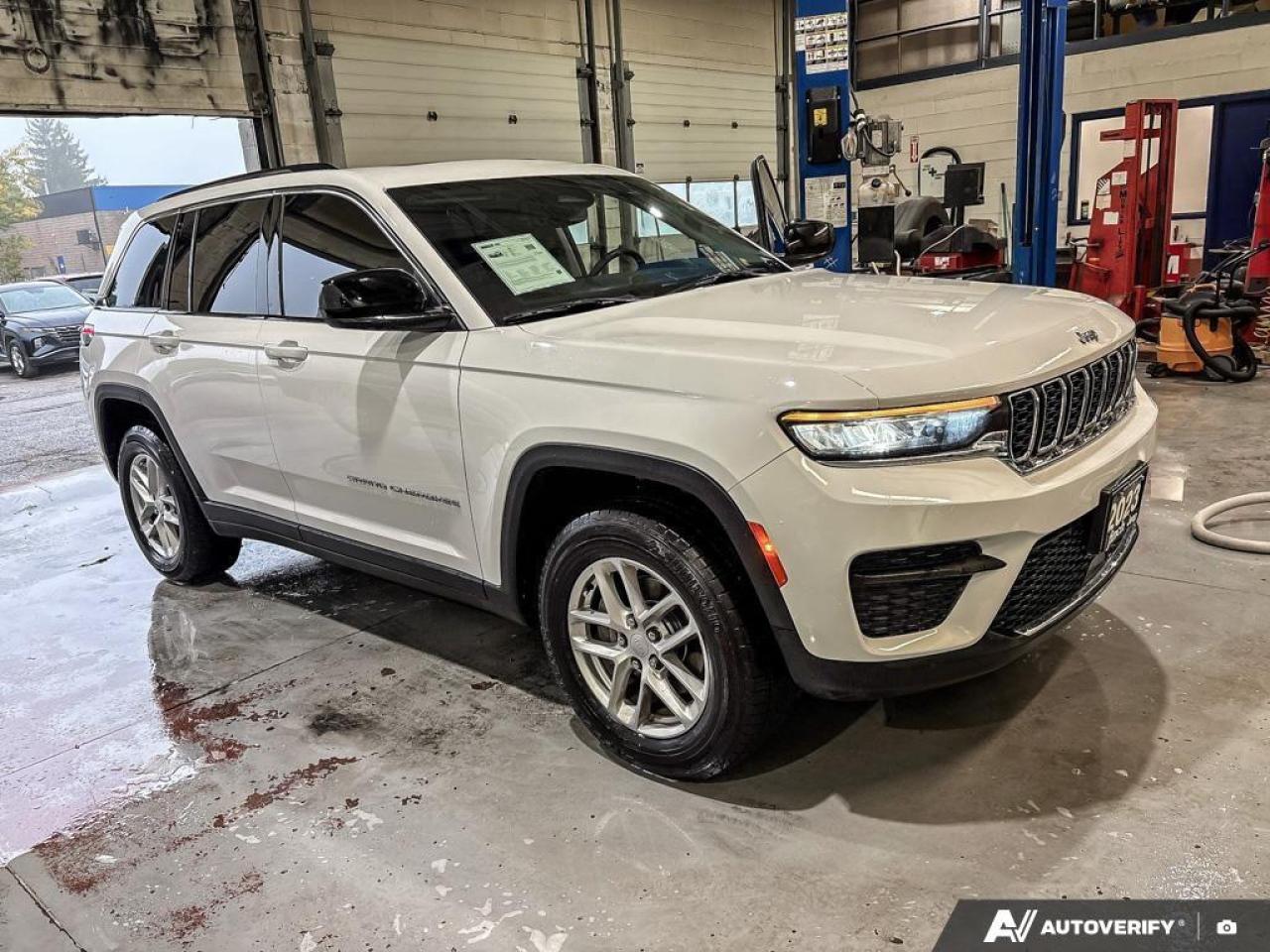 2023 Jeep Grand Cherokee Laredo 4dr 4x4 Photo
