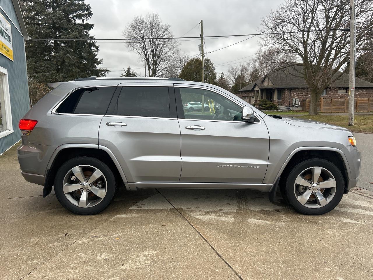 2014 Jeep Grand Cherokee Overland  ** THE  CAT'S  MEOW ! ** Photo