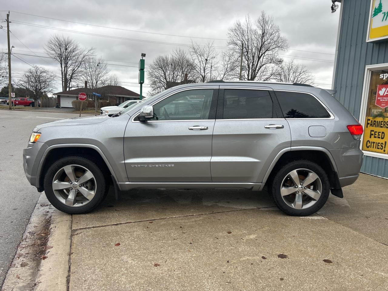2014 Jeep Grand Cherokee Overland  ** THE  CAT'S  MEOW ! ** Photo