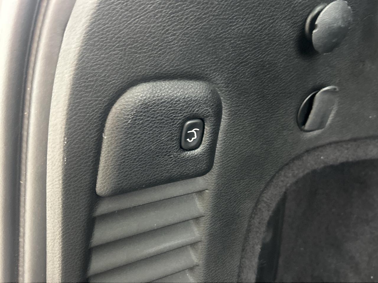 2014 Jeep Grand Cherokee Overland  ** THE  CAT'S  MEOW ! ** Photo