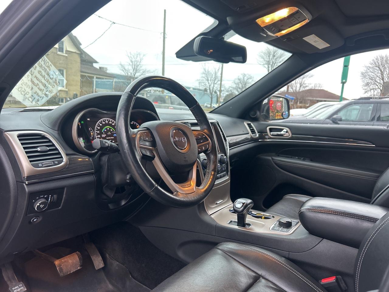 2014 Jeep Grand Cherokee Overland  ** THE  CAT'S  MEOW ! ** Photo