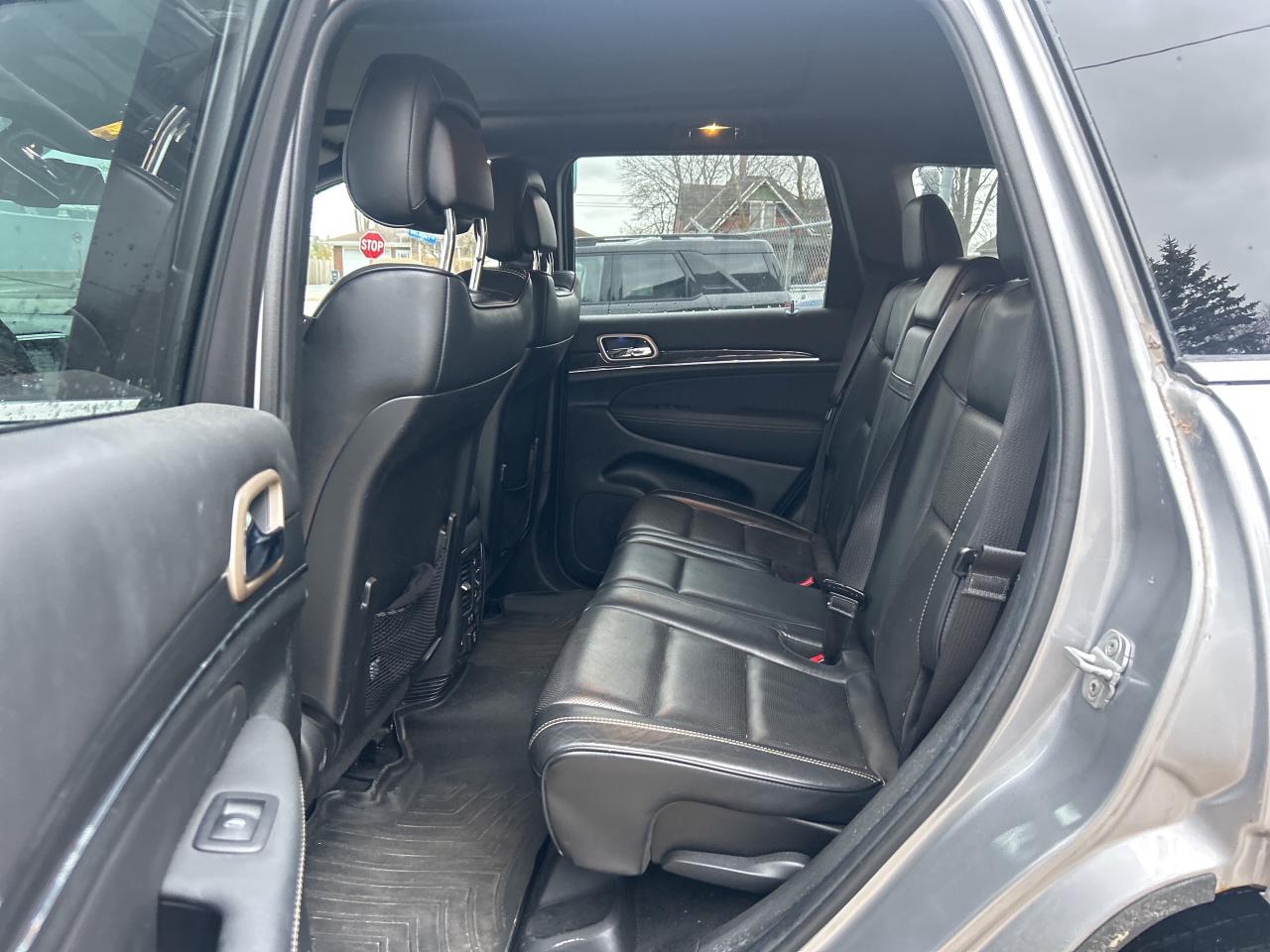 2014 Jeep Grand Cherokee Overland  ** THE  CAT'S  MEOW ! ** Photo