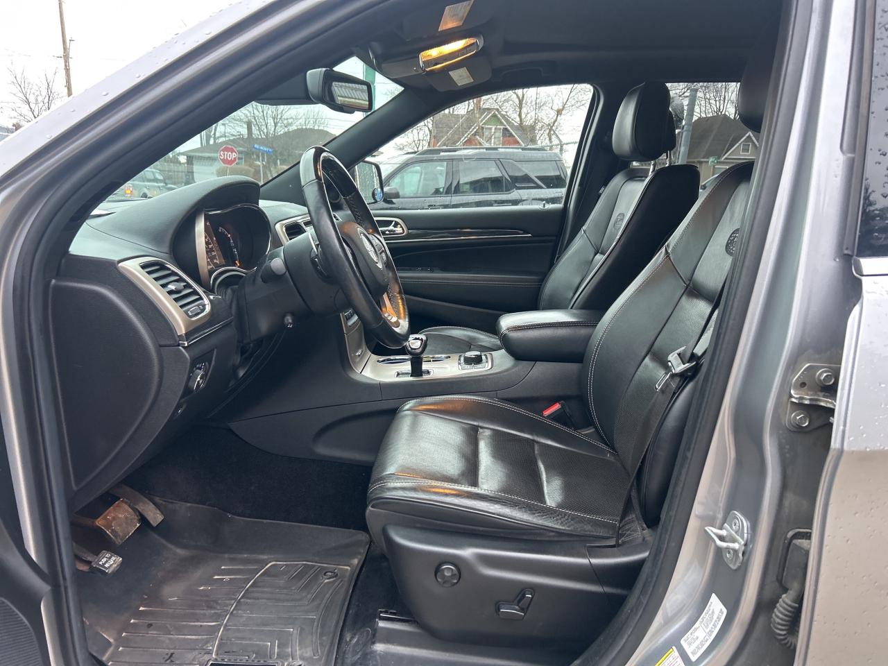 2014 Jeep Grand Cherokee Overland  ** THE  CAT'S  MEOW ! ** Photo