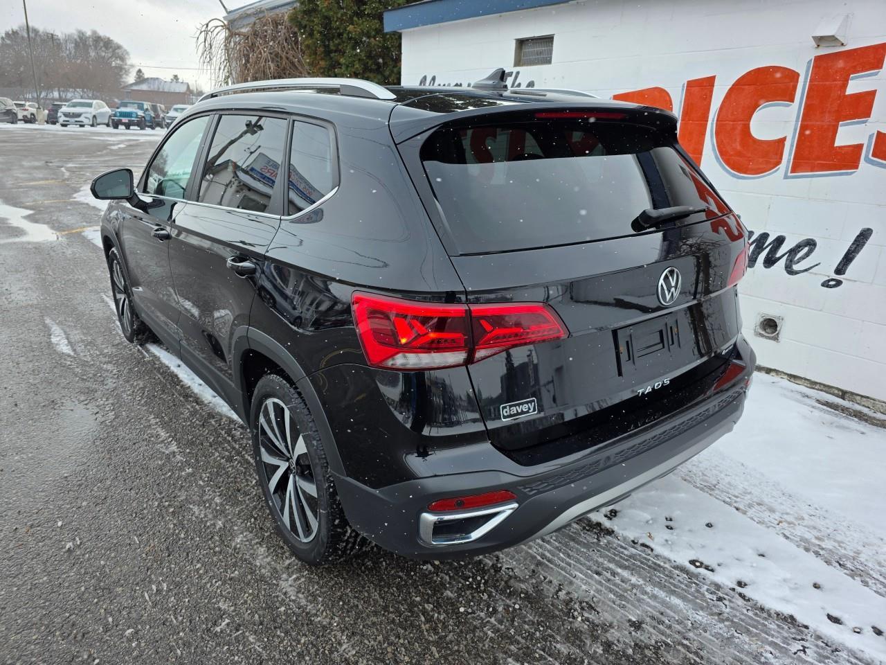 2022 Volkswagen Taos Highline 4dr All-Wheel Drive 4MOTION Photo