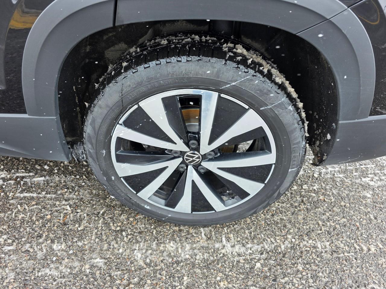 2022 Volkswagen Taos Highline 4dr All-Wheel Drive 4MOTION Photo