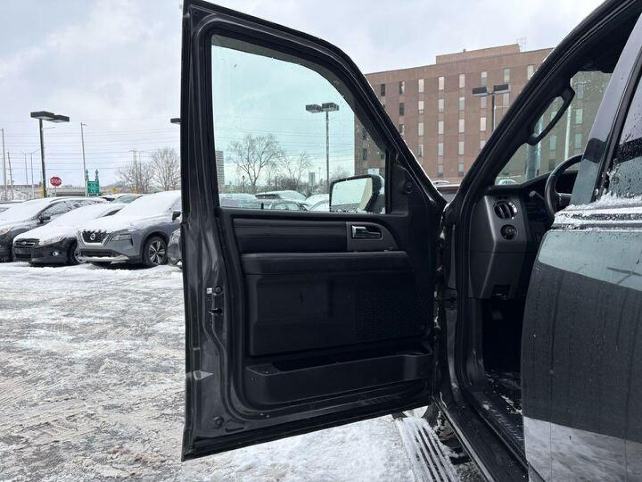 2017 Ford Expedition Max Platinum 4dr 4x4 Photo