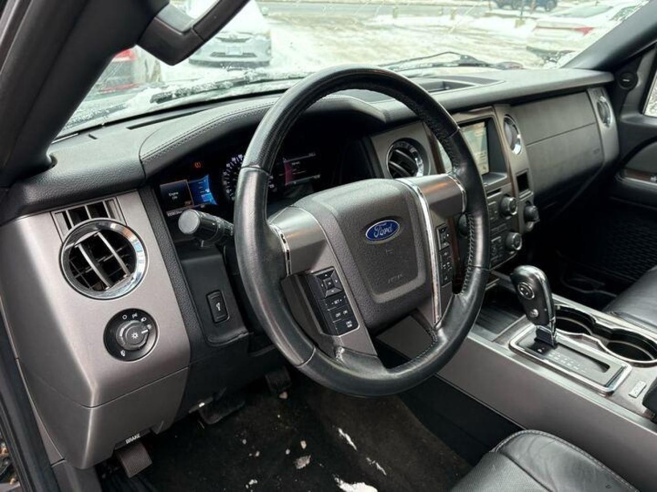 2017 Ford Expedition Max Platinum 4dr 4x4 Photo