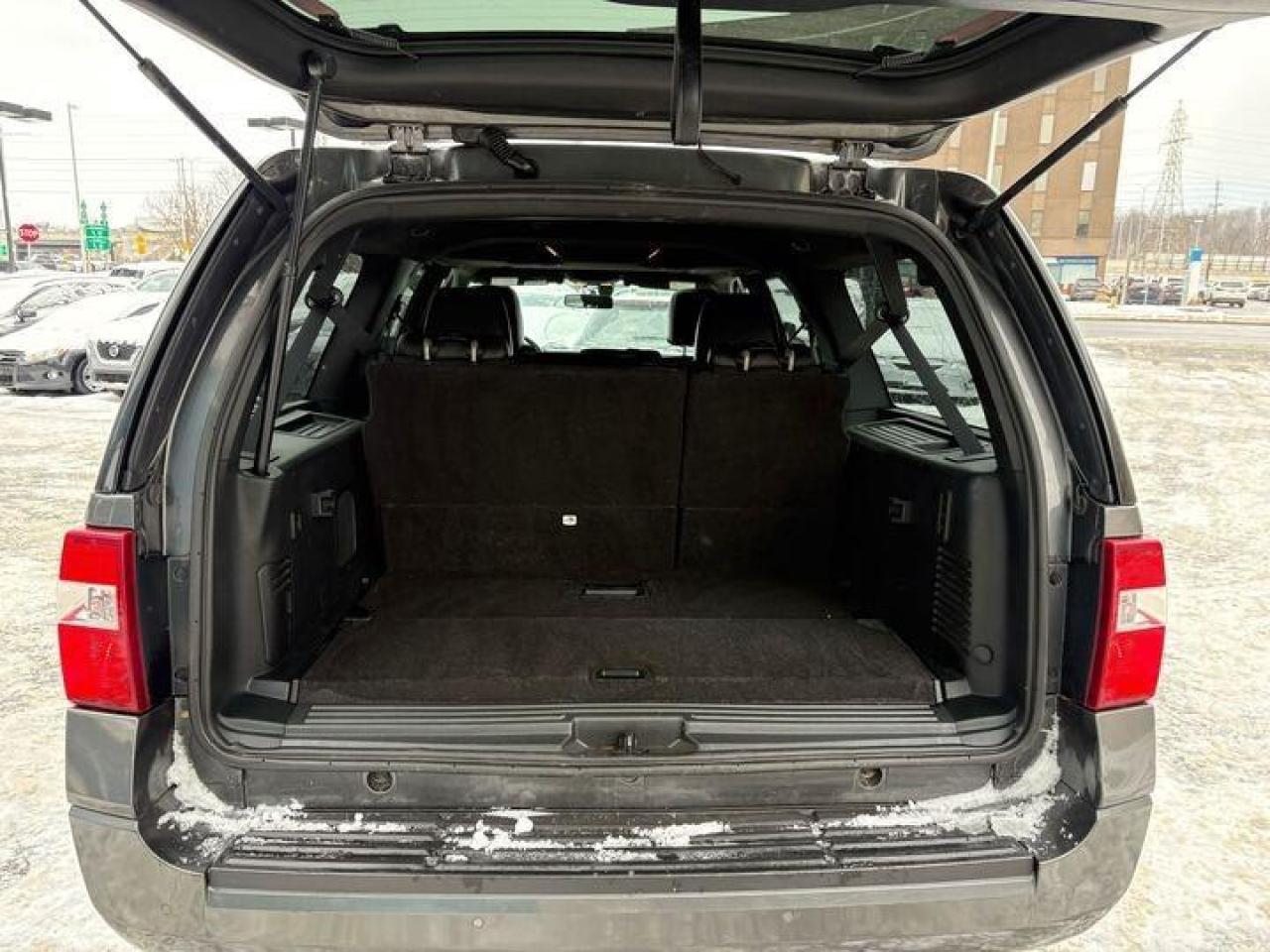 2017 Ford Expedition Max Platinum 4dr 4x4 Photo