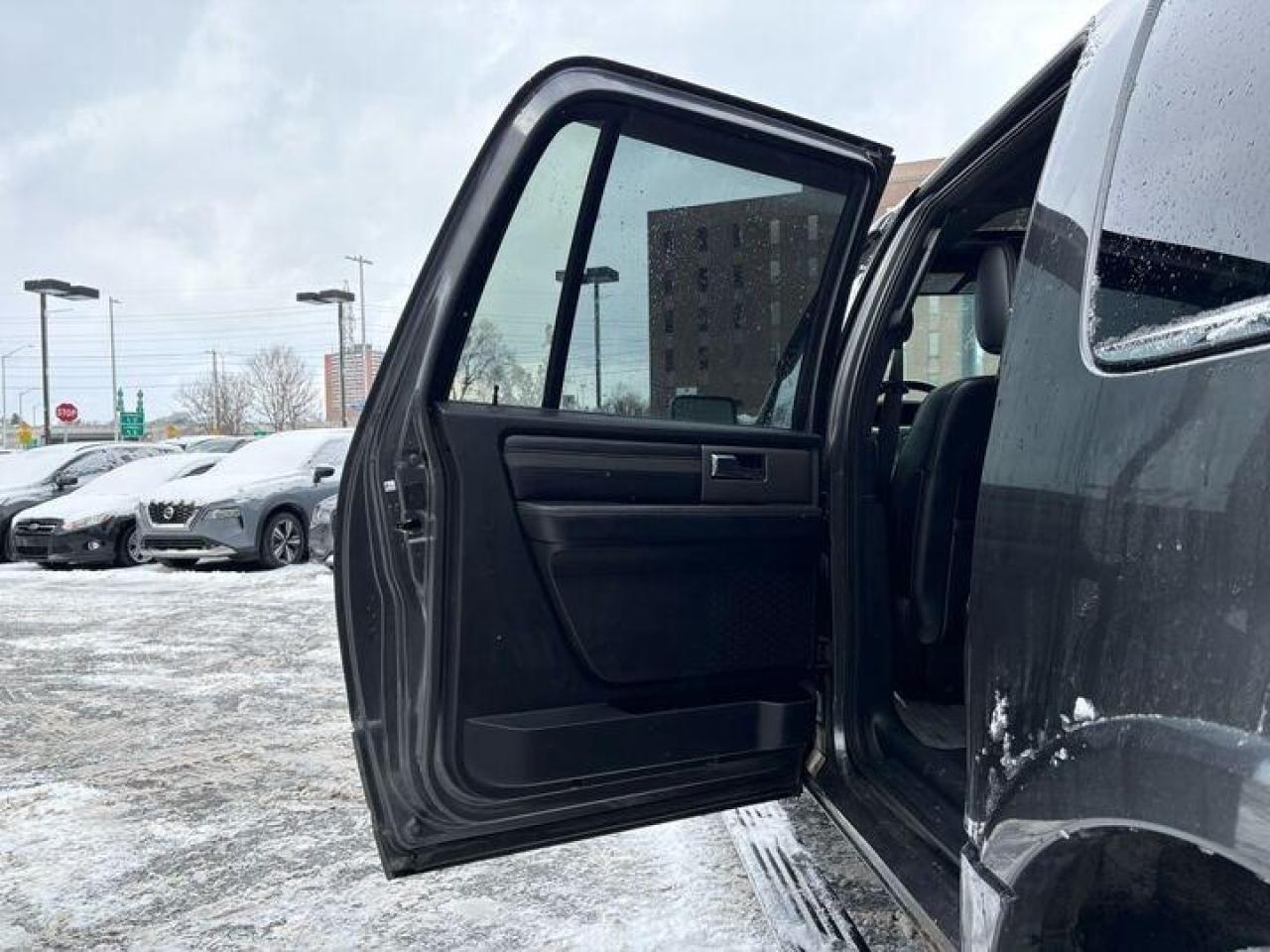 2017 Ford Expedition Max Platinum 4dr 4x4 Photo