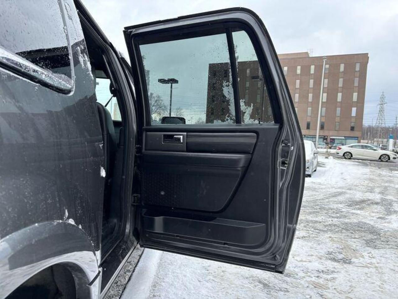 2017 Ford Expedition Max Platinum 4dr 4x4 Photo