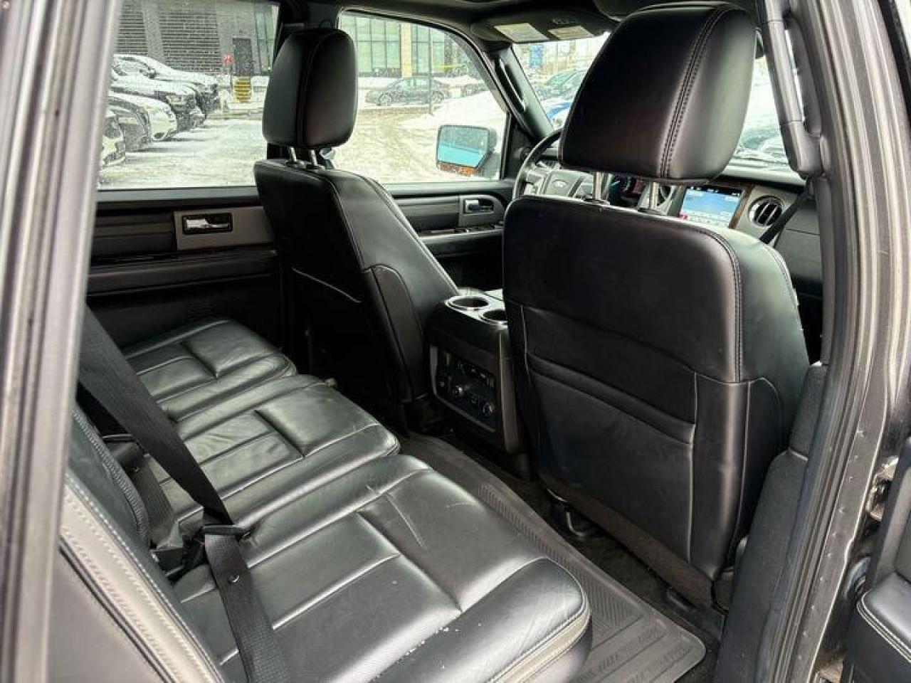 2017 Ford Expedition Max Platinum 4dr 4x4 Photo