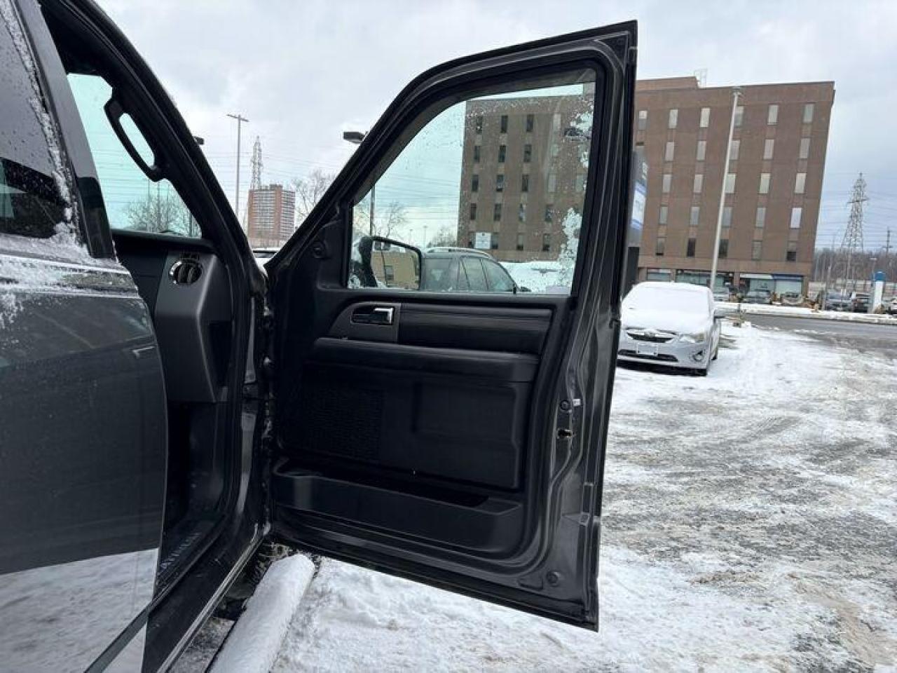 2017 Ford Expedition Max Platinum 4dr 4x4 Photo