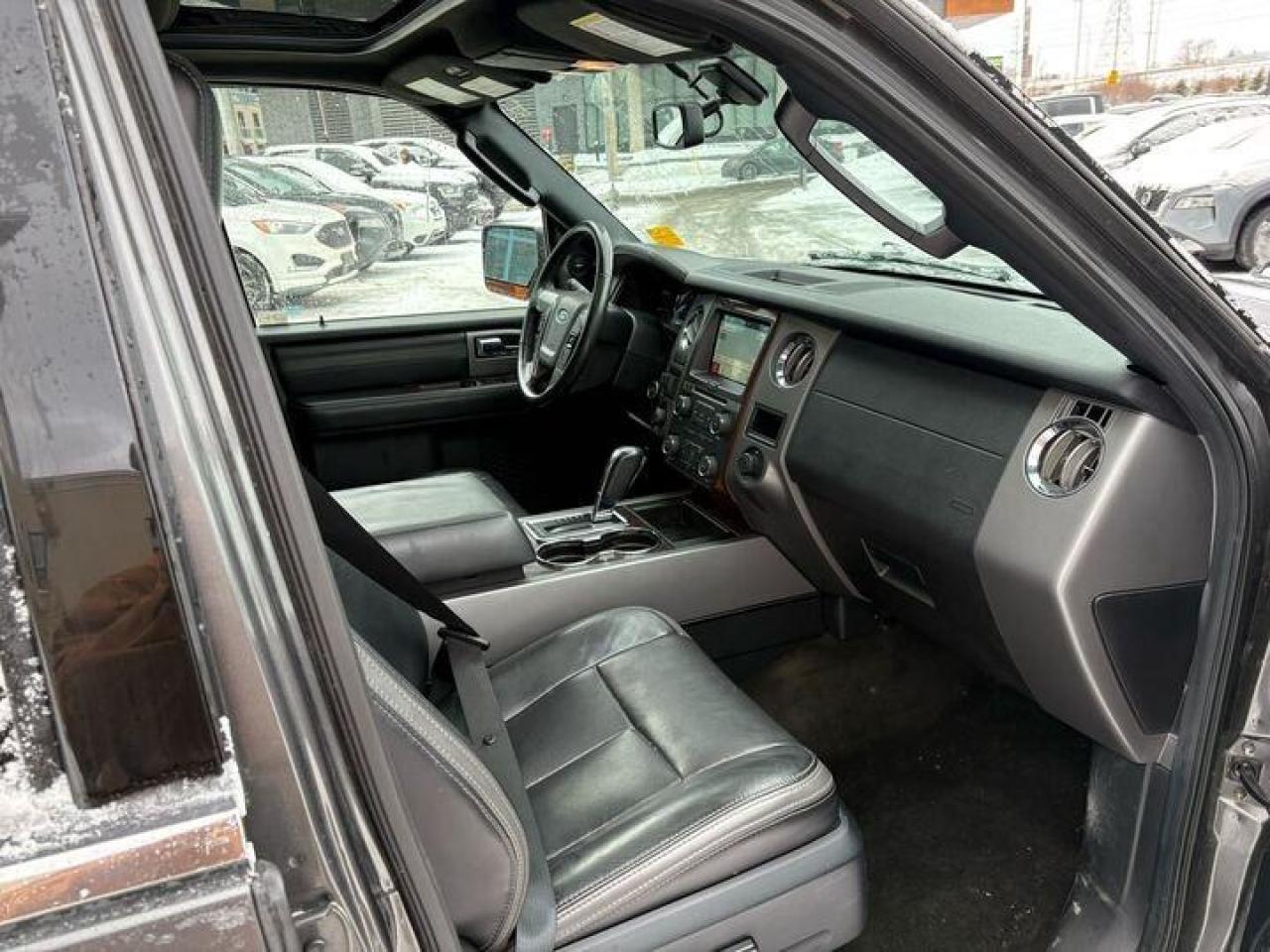 2017 Ford Expedition Max Platinum 4dr 4x4 Photo