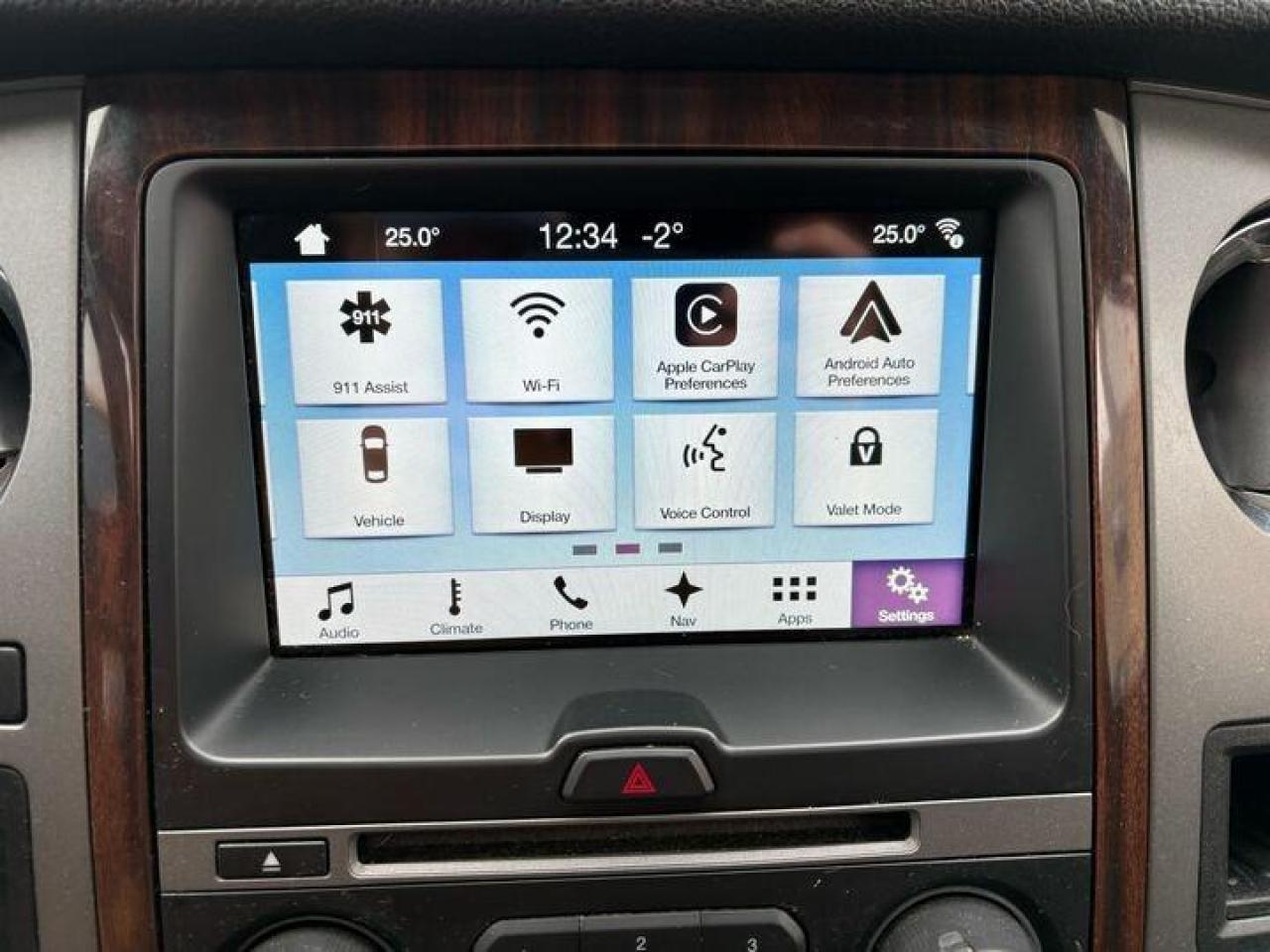 2017 Ford Expedition Max Platinum 4dr 4x4 Photo