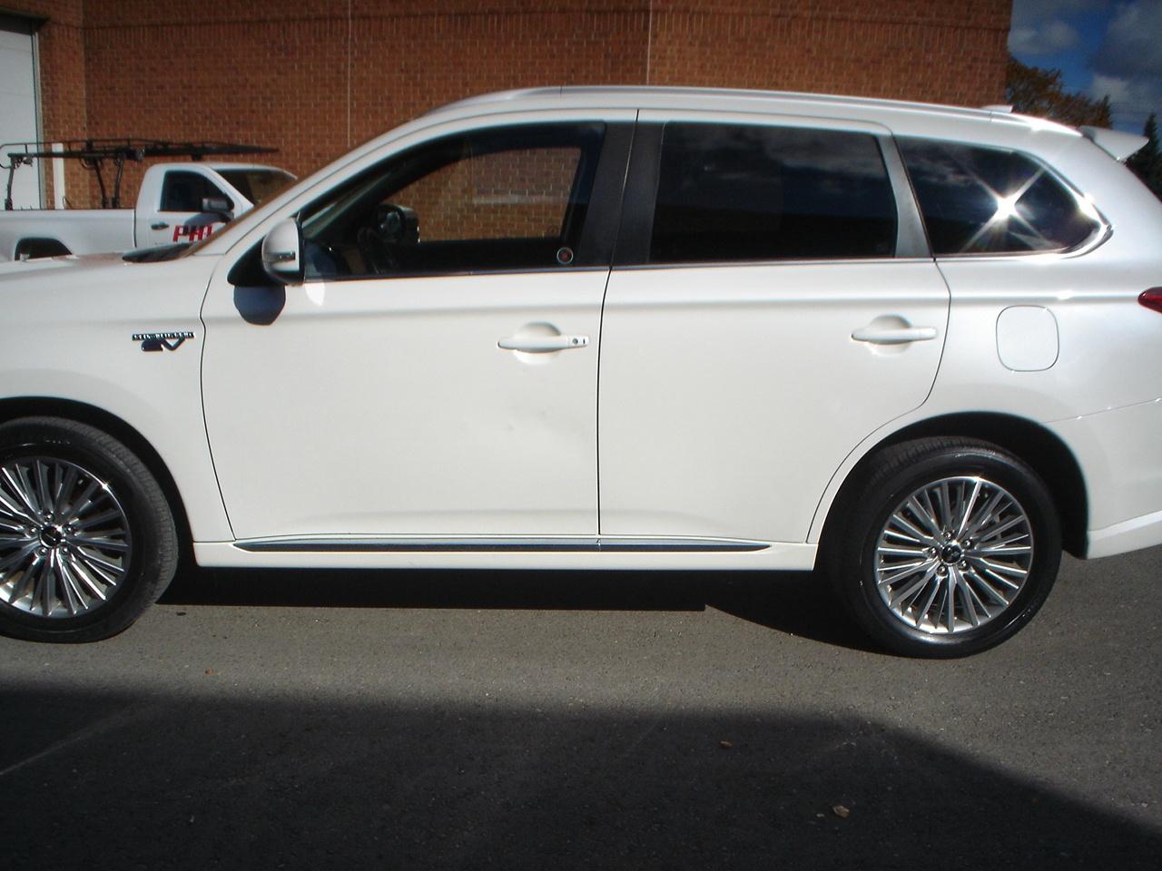 2019 Mitsubishi Outlander PHEV  Photo3