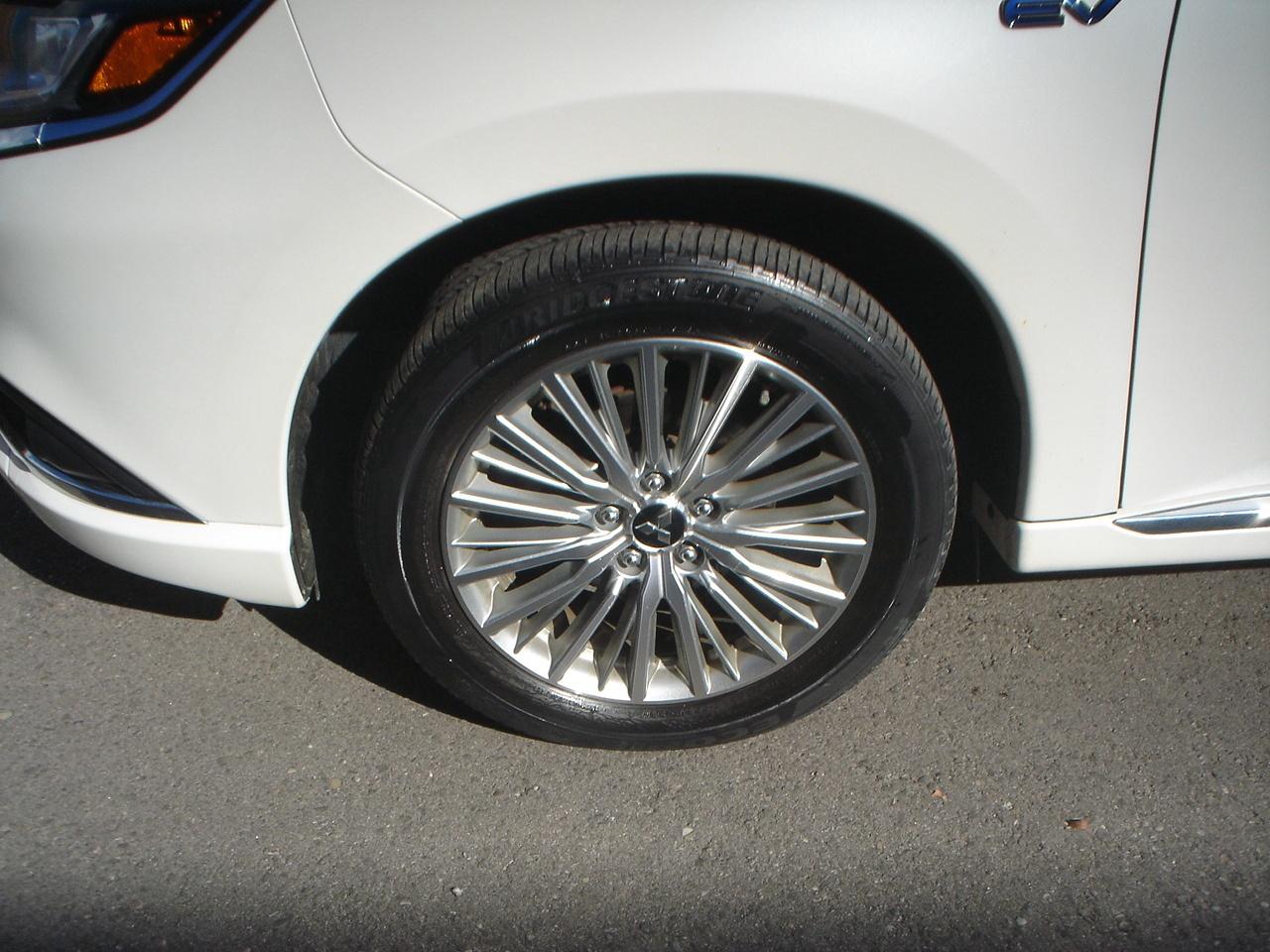 2019 Mitsubishi Outlander PHEV  Photo4