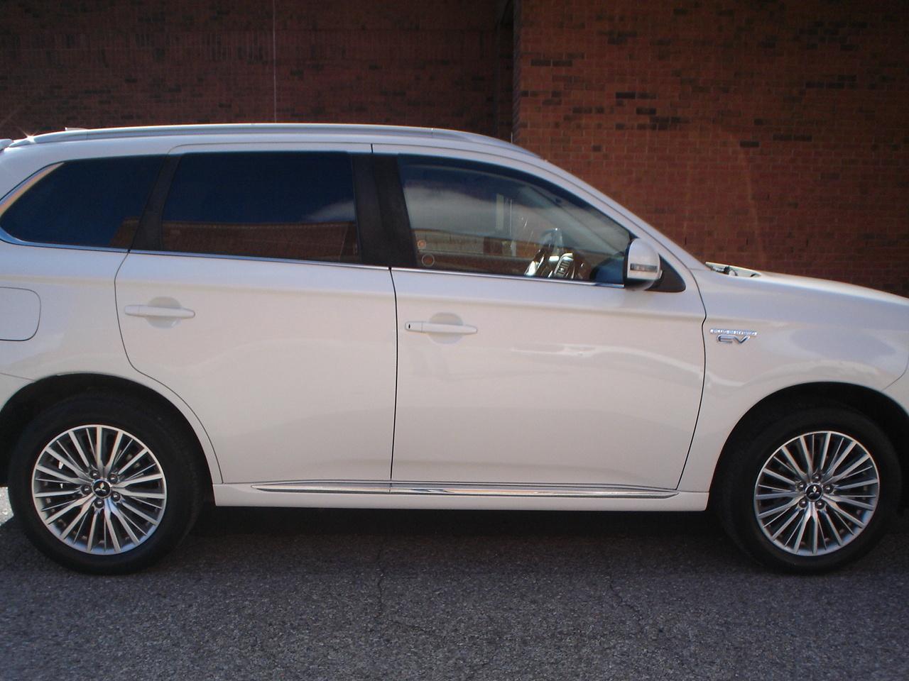 2019 Mitsubishi Outlander PHEV  Photo