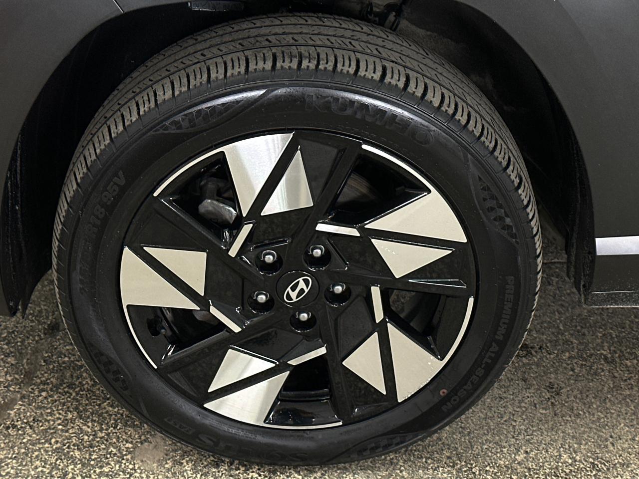 2024 Hyundai KONA 2.0L Preferred w/Trend Package 4dr All-Wheel Drive Photo2