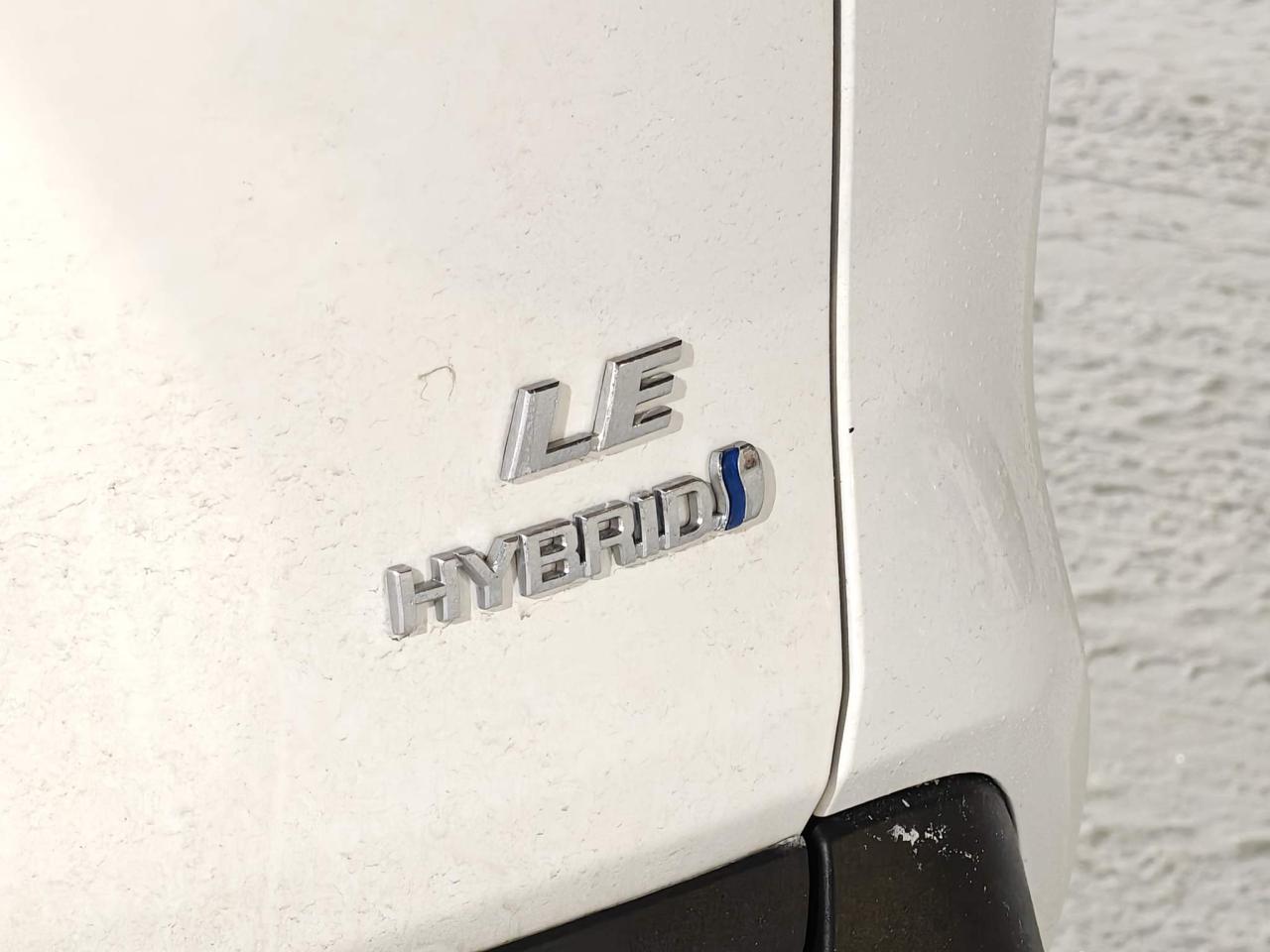 2022 Toyota RAV4 Hybrid LE 4dr All-Wheel Drive Photo4