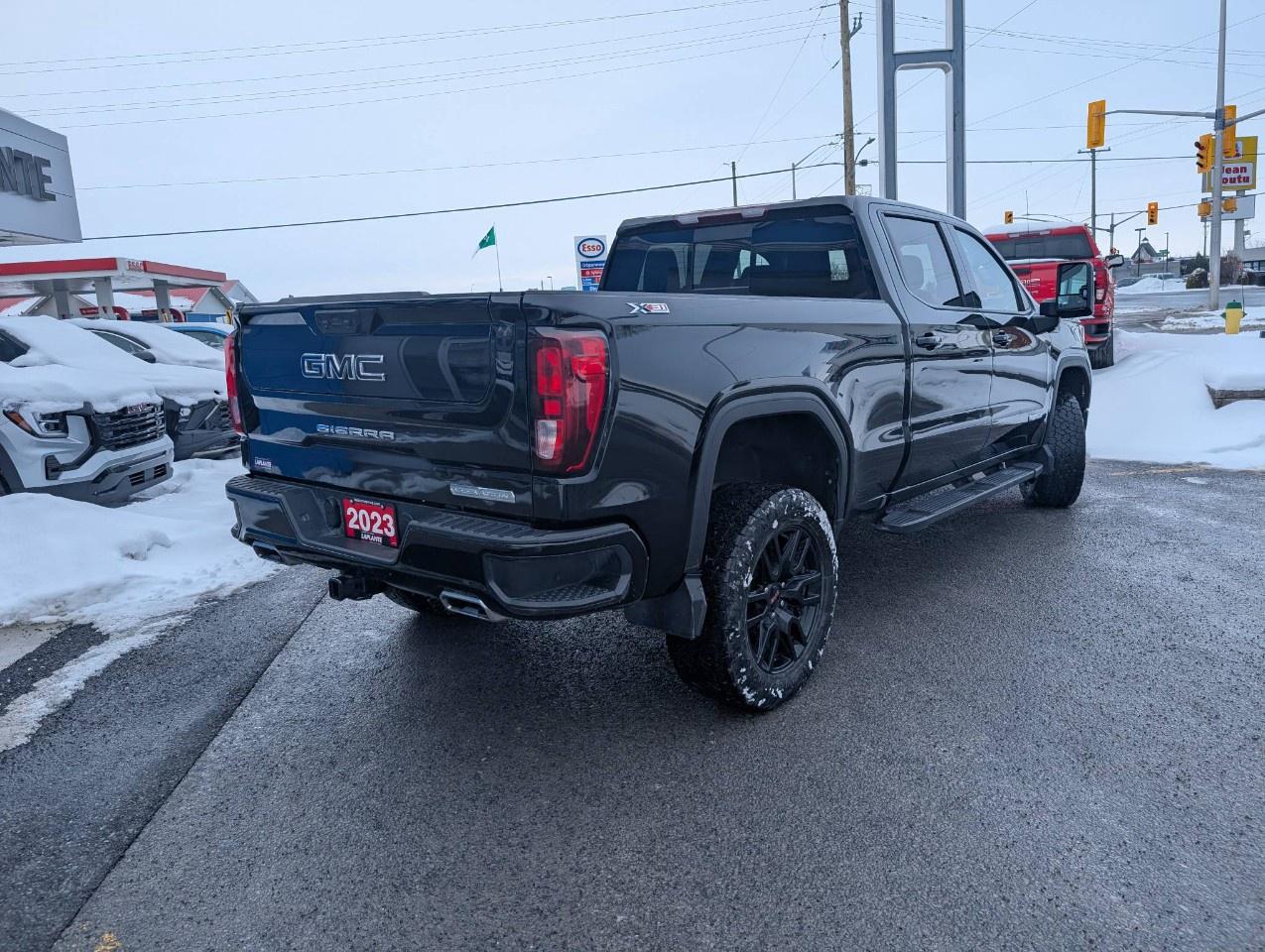 2023 GMC Sierra 1500  Photo3