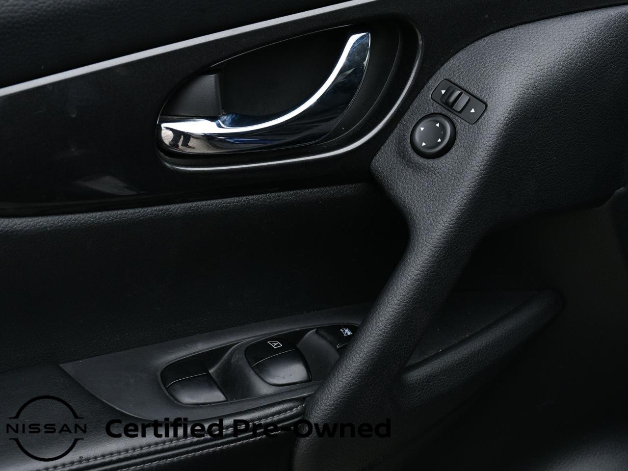 2017 Nissan Rogue SV 4dr All-wheel Drive Photo