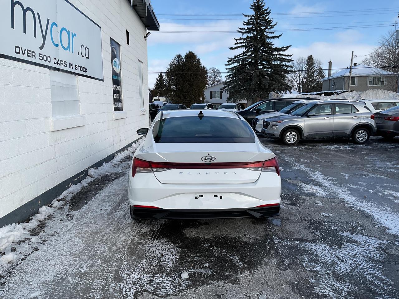 2023 Hyundai Elantra  Photo3